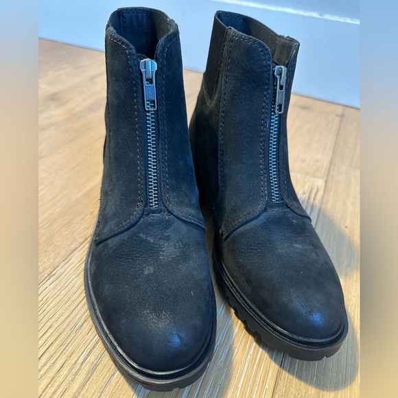 Women’s Cobble Hill Center Zip Leather Boot water resistant - Picture 8 of 9